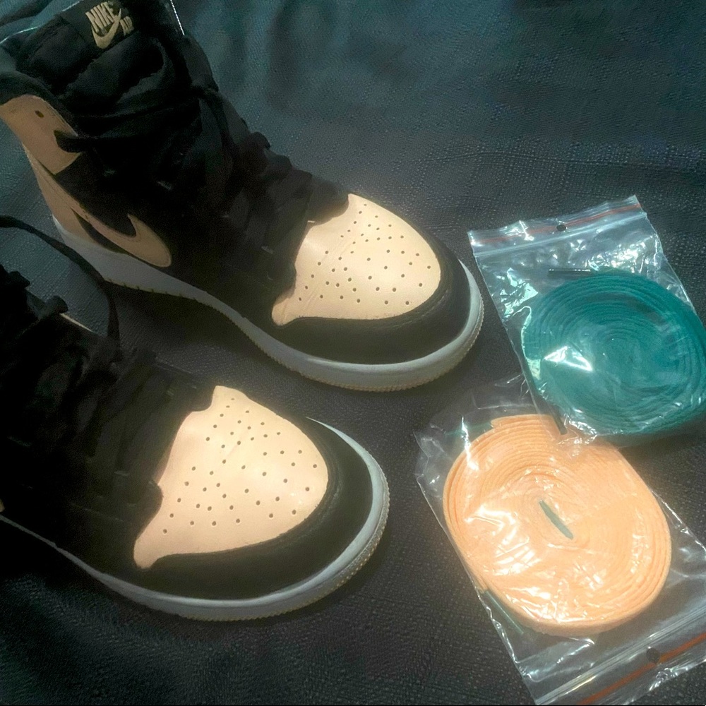 Jordan 1 retro high black crimson tint